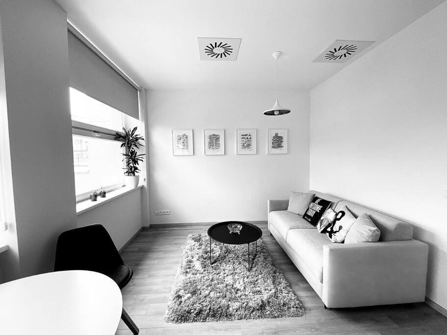 ברטיסלאבה New Studio In Quiet Part Of The City Center מראה חיצוני תמונה