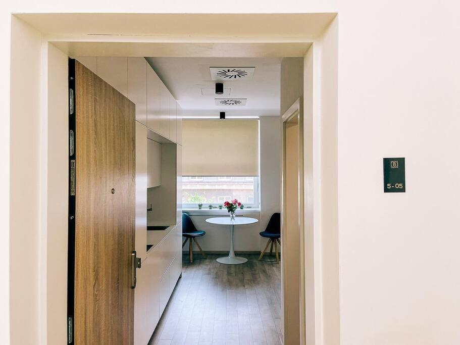 ברטיסלאבה New Studio In Quiet Part Of The City Center מראה חיצוני תמונה