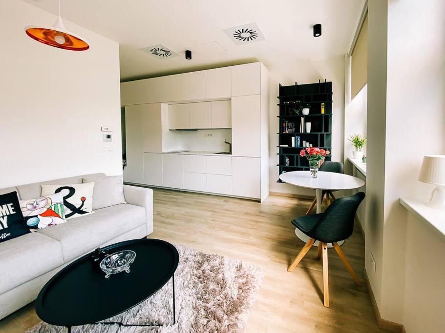 ברטיסלאבה New Studio In Quiet Part Of The City Center מראה חיצוני תמונה