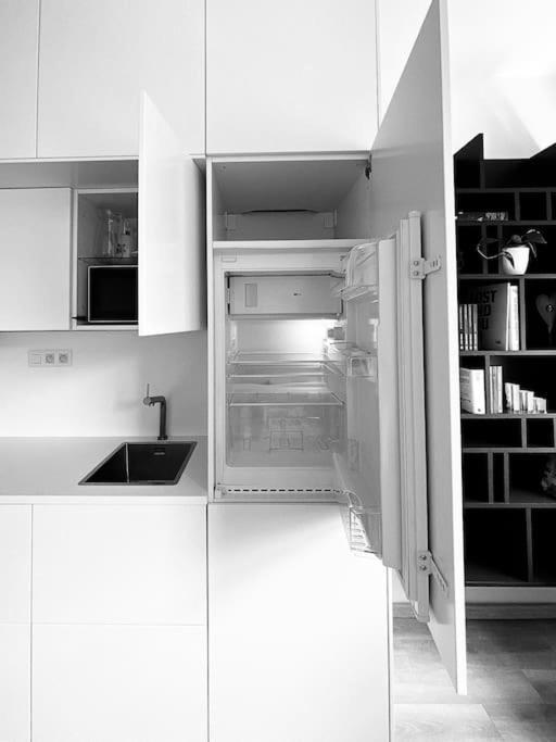 ברטיסלאבה New Studio In Quiet Part Of The City Center מראה חיצוני תמונה